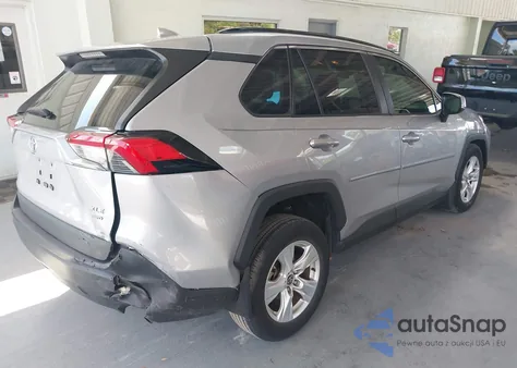 2021 Toyota Rav4 Xle z USA, uszkodzony, nr VIN 2T3P1RFV8MC242220
